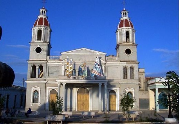 Iglesia_Purisima_Concepcion_Manzanillo_Cuba.jpg