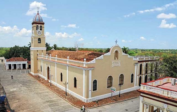 Iglesia_San-Salvador-Bayamo.jpg