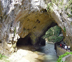 Cueva_de_los_Portales.jpg