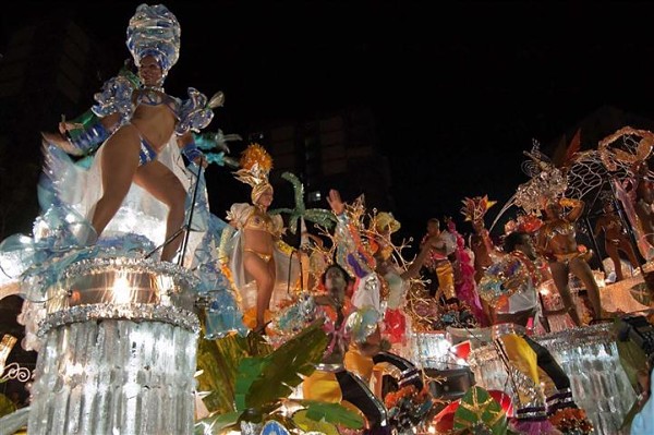 Carnaval_Ssantiago_de_Cuba.jpg