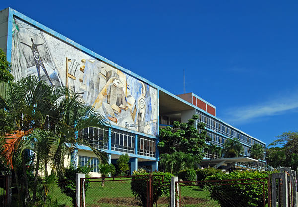 Universidad_de_Oriente_Santiago_de_Cuba.jpg